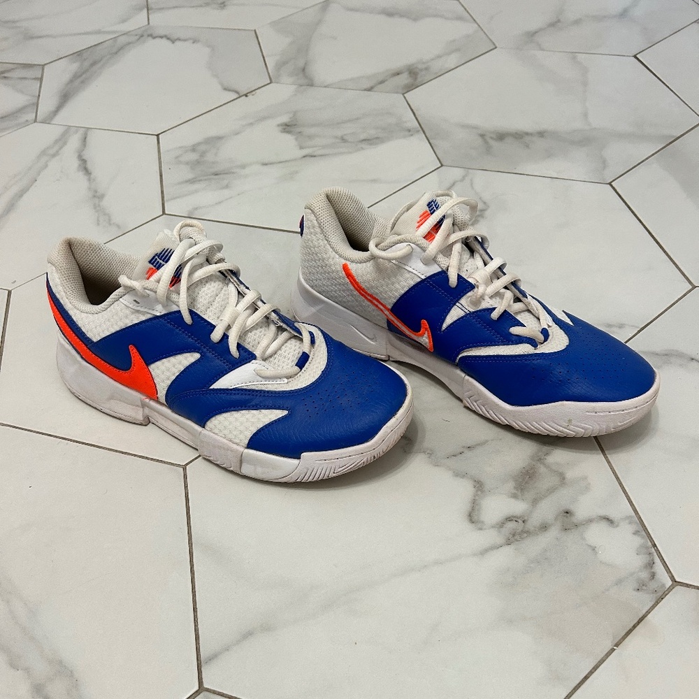 Nike tennis sneakers